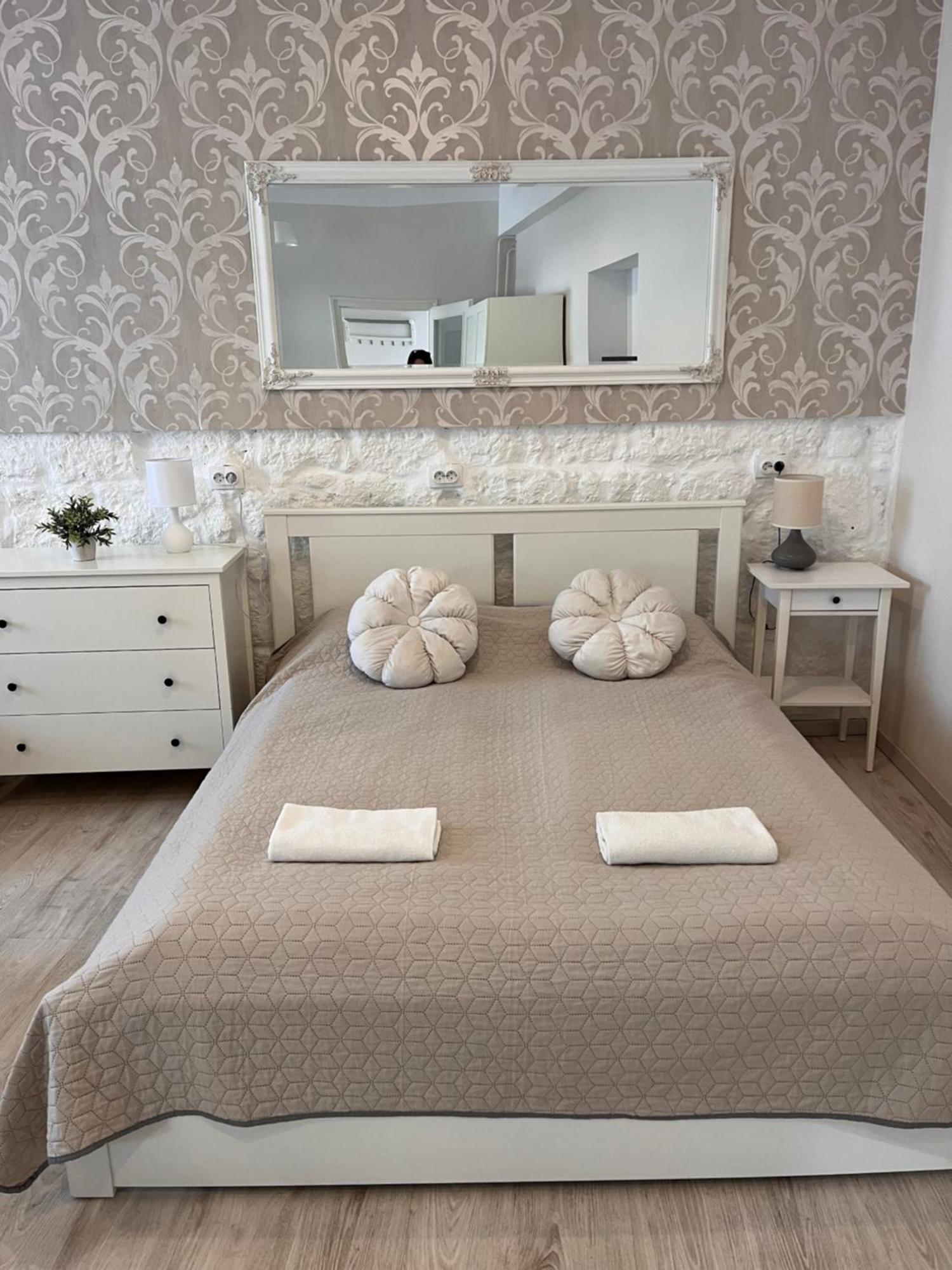 Apartament Pacsirta Apartmanhaz *