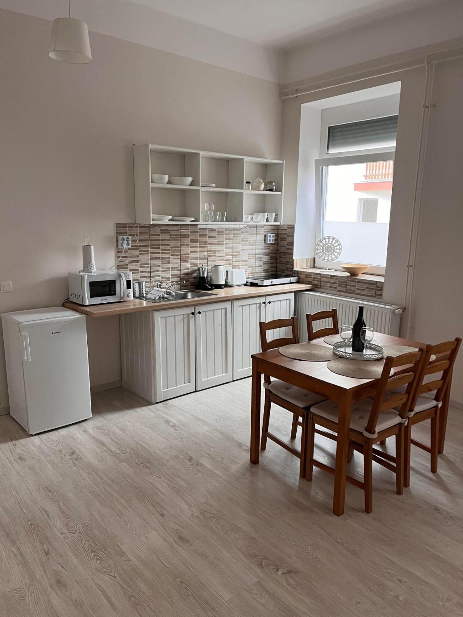 Apartament Pacsirta Apartmanhaz Eger