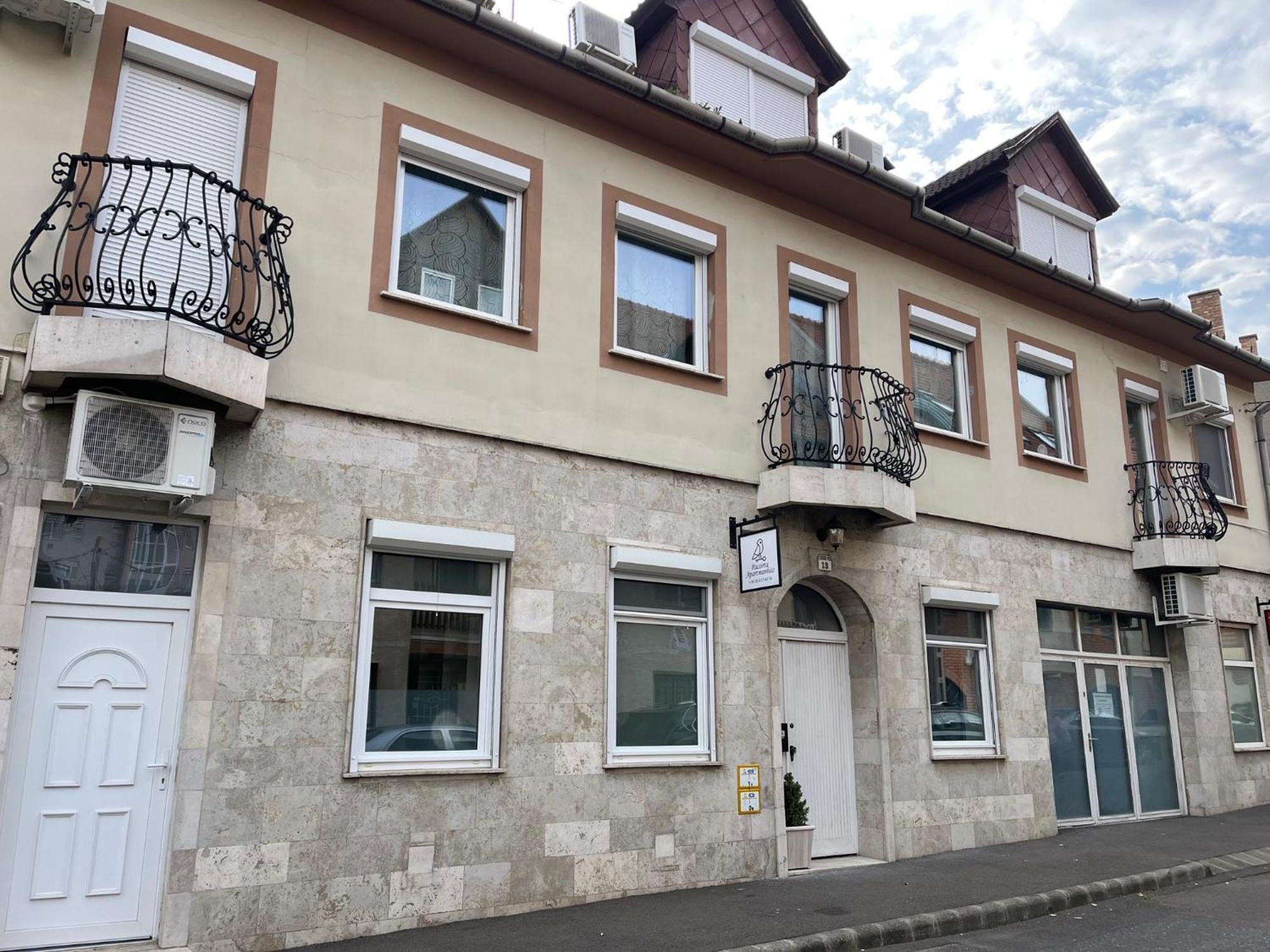 Apartament Pacsirta Apartmanhaz Eger